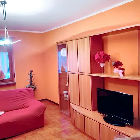 Pleasant With Balcony In 68 M² + Garden アパート *