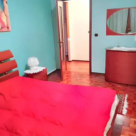 アパート Pleasant With Balcony In 68 M² + Garden *