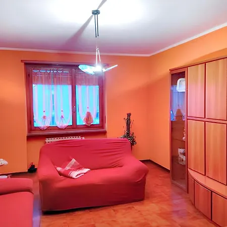 Pleasant With Balcony In 68 M² + Garden アパート Villastellone