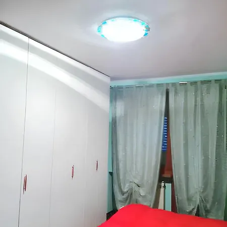 Pleasant With Balcony In 68 M² + Garden アパート *