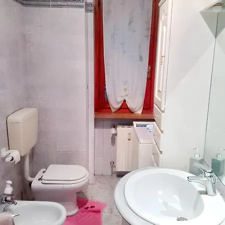 Pleasant With Balcony In 68 M² + Garden アパート Villastellone