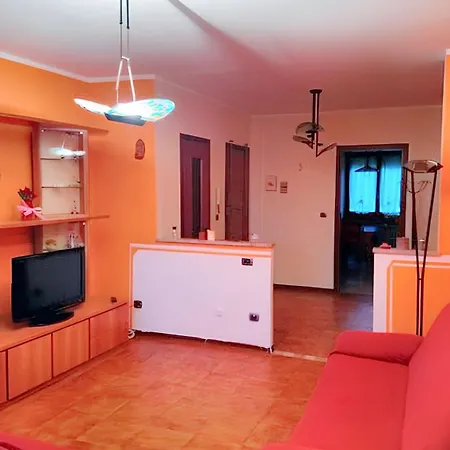 アパート Pleasant With Balcony In 68 M² + Garden Villastellone